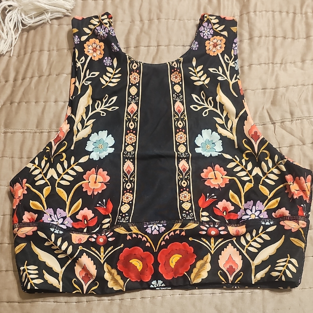 Yoga Democracy Black Floral Embroidered Crop Yoga Top - Women's
